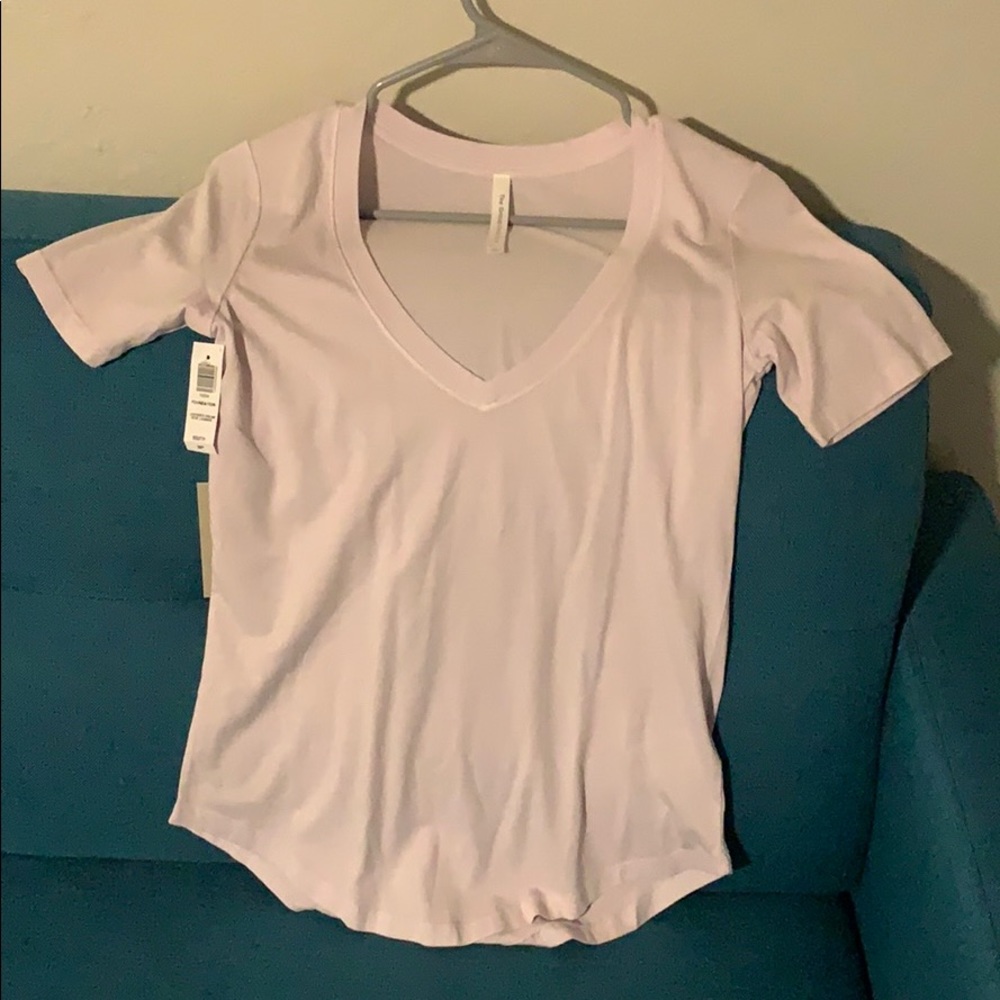NWT Aritzia Babaton Lavender Dream V Neck Tee